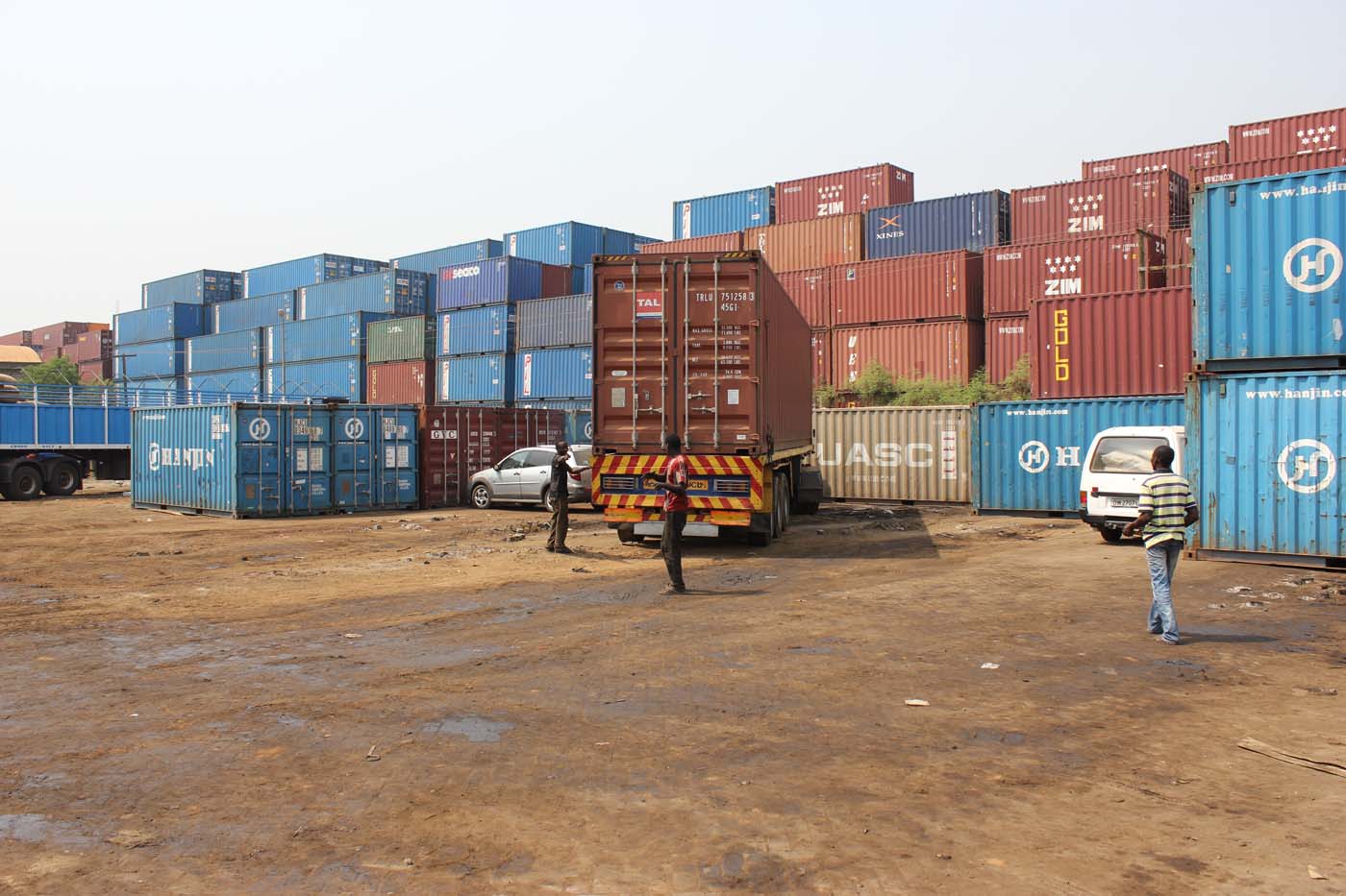 Selecting a shipping container at the port